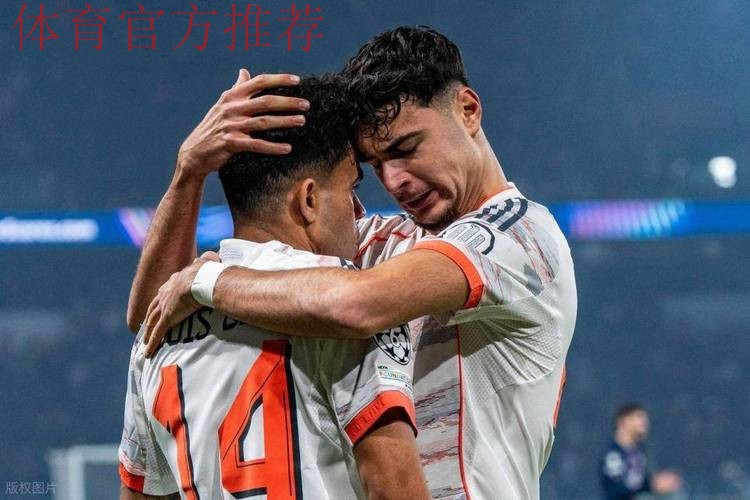 亢奋过头?拜仁7500万新援双响后剪刀脚染红!致巴黎巨星重伤痛哭 亢奋过头?拜仁7500万新援双响后剪刀脚染红!致巴黎巨星重伤痛哭